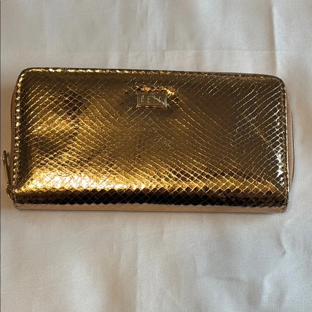 BEYA Wallet EUC - Picture 1 of 11